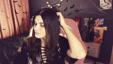 Emily online show from October 2025 02:01:01 AM