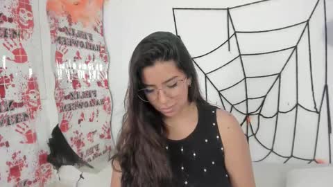 emilyy_cooperr online show from October 2025 12:06:01 PM