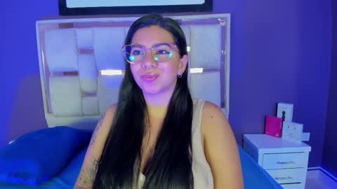 emilyy_cooperr online show from February 2026 12:23:02 PM