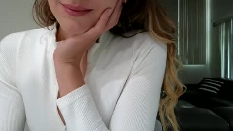 emilly online show from October 2025 09:47:02 PM