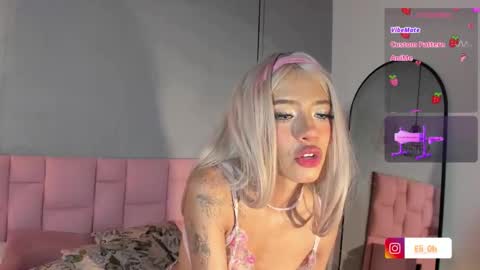 Snapshot of emilyy_queen chatting on September 2025 06:35:01 AM Emily online show from September 2025 06:35:01 AM