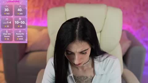 Snapshot of emilyymoon chatting on June 2026 07:00:01 AM emilyymoon online show from June 2026 07:00:01 AM