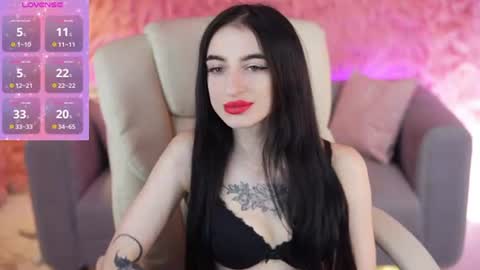 Snapshot of emilyymoon chatting on June 2026 06:38:02 AM emilyymoon online show from June 2026 06:38:02 AM