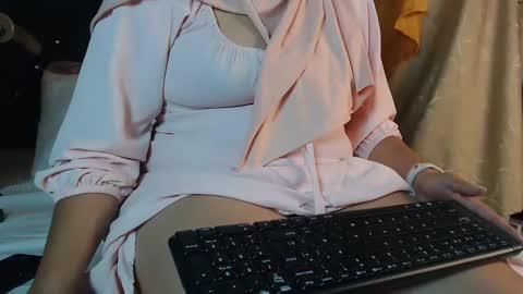 Snapshot of emira199 chatting on February 2025 08:49:01 AM emira199 online show from February 2025 08:49:01 AM