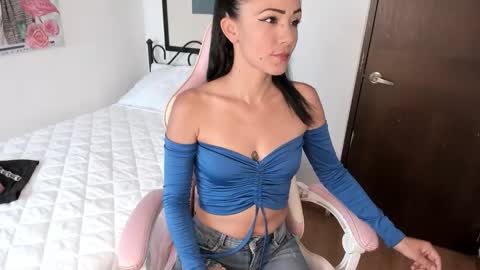 L i a    time online 7am - 1pm Gtm-5  online show from October 2025 06:30:01 PM