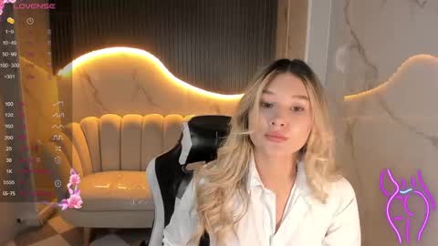 Emma online show from October 2025 08:27:02 PM