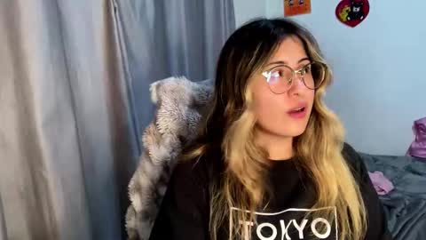 Emma Is here online show from November 2025 01:15:01 AM