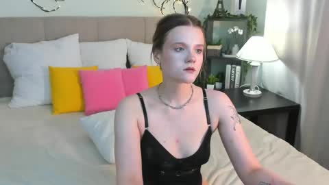 Snapshot of emma__peach chatting on April 2026 01:41:02 PM emma__peach online show from April 2026 01:41:02 PM