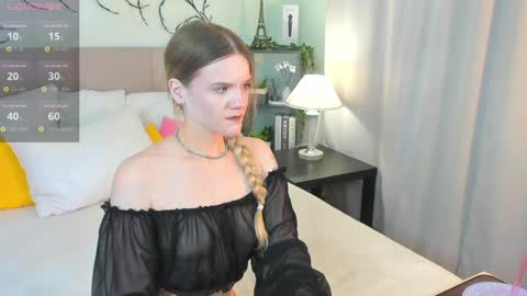 Snapshot of emma__peach chatting on May 2026 09:04:01 AM emma__peach online show from May 2026 09:04:01 AM