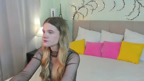 Snapshot of emma__peach chatting on May 2026 09:17:01 AM emma__peach online show from May 2026 09:17:01 AM