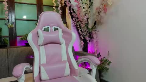 Snapshot of emma_ayala chatting on December 2025 07:08:02 PM emma_ayala online show from December 2025 07:08:02 PM