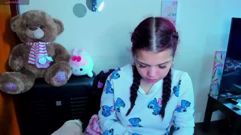 Snapshot of emma_boo_ chatting on April 2026 06:10:01 PM emma_boo_ online show from April 2026 06:10:01 PM