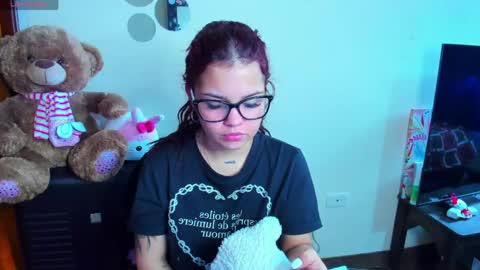 Snapshot of emma_boo_ chatting on April 2026 03:36:01 PM emma_boo_ online show from April 2026 03:36:01 PM