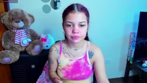 Snapshot of emma_boo_ chatting on April 2026 02:48:02 PM emma_boo_ online show from April 2026 02:48:02 PM
