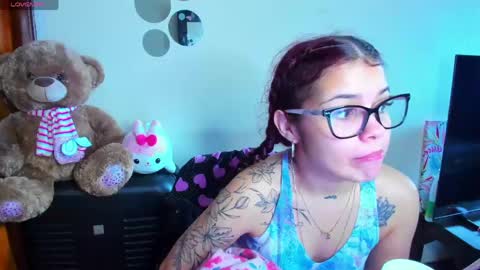 Snapshot of emma_boo_ chatting on May 2026 03:16:02 PM emma_boo_ online show from May 2026 03:16:02 PM