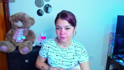 Snapshot of emma_boo_ chatting on May 2026 03:28:01 PM emma_boo_ online show from May 2026 03:28:01 PM