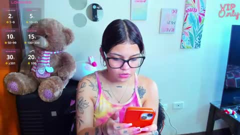 Snapshot of emma_boo_ chatting on May 2026 03:07:01 PM emma_boo_ online show from May 2026 03:07:01 PM