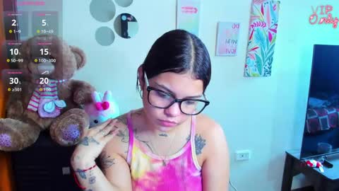 Snapshot of emma_boo_ chatting on May 2026 02:33:01 PM emma_boo_ online show from May 2026 02:33:01 PM