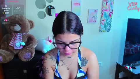 Snapshot of emma_boo_ chatting on May 2026 02:54:01 PM emma_boo_ online show from May 2026 02:54:01 PM