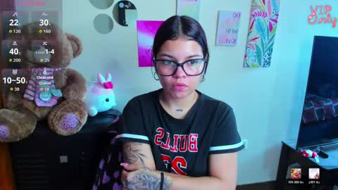 Snapshot of emma_boo_ chatting on May 2026 02:58:02 PM emma_boo_ online show from May 2026 02:58:02 PM
