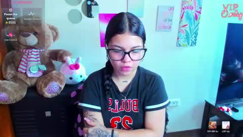 Snapshot of emma_boo_ chatting on May 2026 04:16:01 PM emma_boo_ online show from May 2026 04:16:01 PM