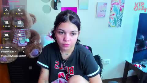 Snapshot of emma_boo_ chatting on May 2026 06:09:01 PM emma_boo_ online show from May 2026 06:09:01 PM