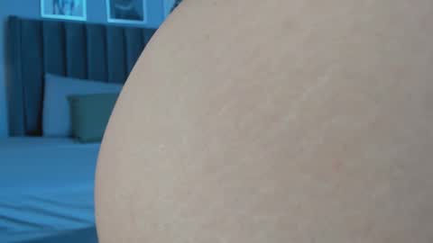 Snapshot of emma_crawford_ chatting on November 2025 12:33:02 PM Emma online show from November 2025 12:33:02 PM