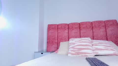 Emma online show from December 2025 03:05:01 AM