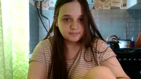 Snapshot of emma_emmochka chatting on May 2026 08:10:01 AM emma_emmochka online show from May 2026 08:10:01 AM