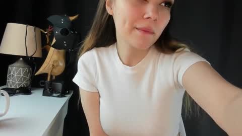 Snapshot of emma_groot chatting on March 2025 01:19:02 PM emma_groot online show from March 2025 01:19:02 PM