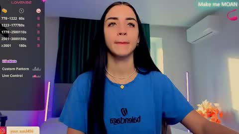 Snapshot of emma_jordan chatting on November 2025 10:48:01 AM Emma online show from November 2025 10:48:01 AM