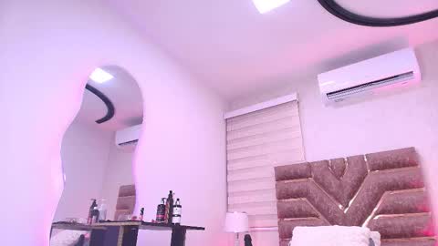 emma online show from December 2025 12:01:02 PM