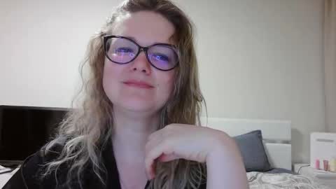 emma_misty_ online show from February 2026 08:14:02 PM