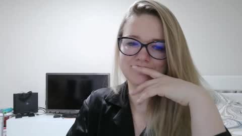 emma_misty_ online show from February 2026 08:09:02 PM