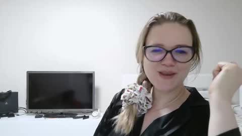 emma_misty_ online show from February 2026 08:43:01 PM