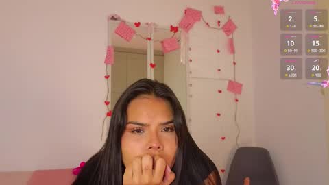 Snapshot of emma_revees chatting on February 2026 05:08:02 AM EMMA REVEES online show from February 2026 05:08:02 AM