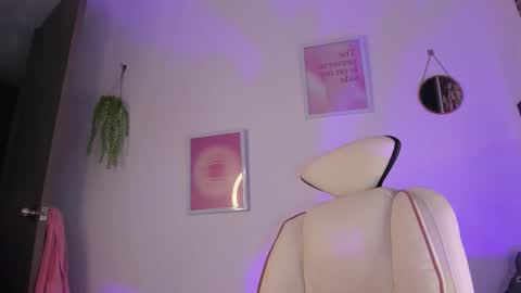 Snapshot of emma_rinaldi_ chatting on January 2026 04:48:02 AM Emma online show from January 2026 04:48:02 AM