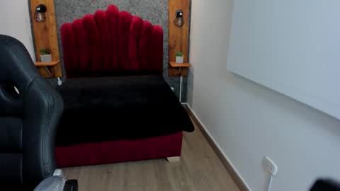 Emma Timlin  online show from September 2025 12:19:01 PM