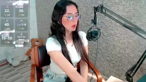 Snapshot of emma_unu chatting on July 2026 02:46:01 AM Emma online show from July 2026 02:46:01 AM
