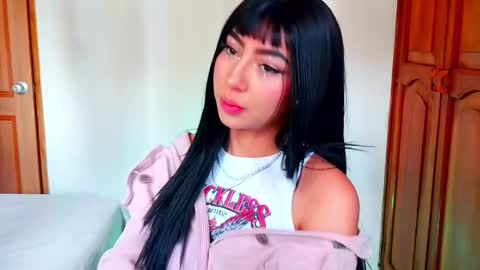 Emma web online show from November 2025 04:20:02 PM