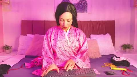 Emma online show from April 2026 08:17:01 PM