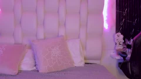 emmaa00_ online show from April 2026 09:39:33 PM