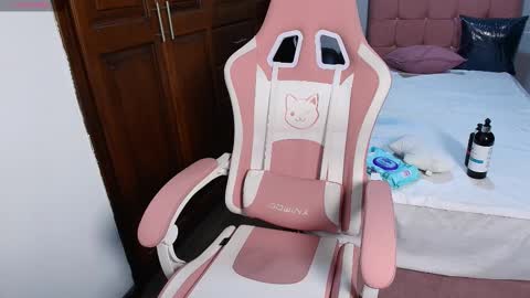 emma online show from November 2025 11:54:02 AM