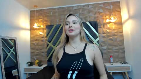 Snapshot of emmaa_white_ chatting on September 2025 05:14:01 PM EMMA online show from September 2025 05:14:01 PM