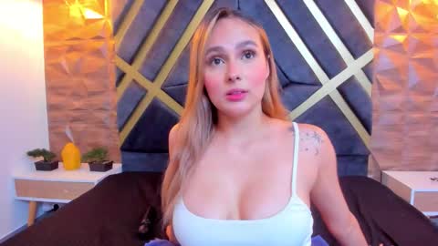 Snapshot of emmaa_white_ chatting on October 2025 05:44:02 PM EMMA online show from October 2025 05:44:02 PM