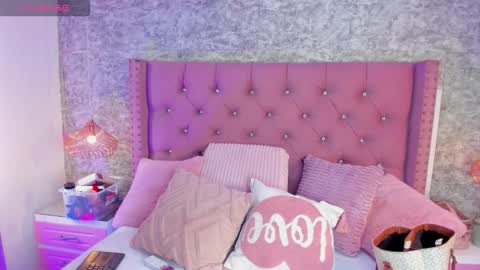 Snapshot of emmacrush chatting on February 2026 09:03:02 PM Welcome Im yosein Your love is my passion activate it with your tips and enjoy with me online show from February 2026 09:03:02 PM