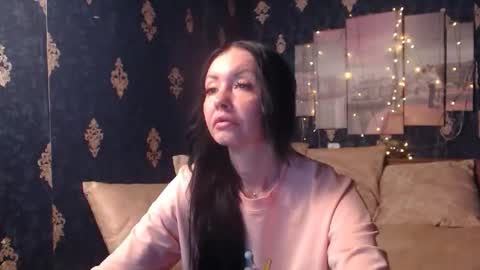 EmmaGoldX online show from November 2025 08:19:01 PM