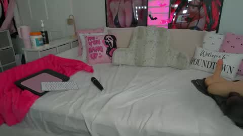 emmagray01 online show from October 2025 06:43:01 PM