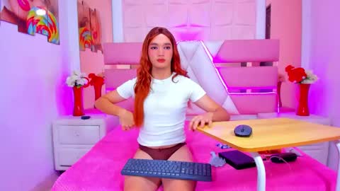 Snapshot of emmahiltton chatting on May 2026 02:13:01 PM Emma Hilton online show from May 2026 02:13:01 PM