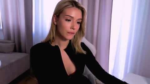 Emma online show from March 2026 03:33:01 AM